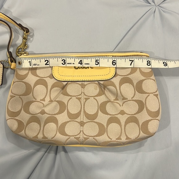 Original COACH tan wristlet - Picture 5 of 8